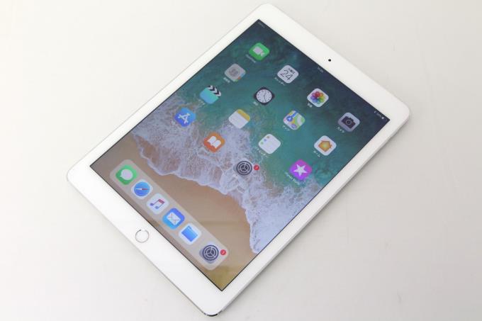 ドコモ MGH72J/A iPad Air 2 Wi-Fi+Cellular 16GB シルバー 利用制限 