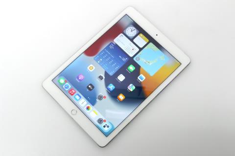 ドコモ MGH72J/A iPad Air 2 Wi-Fi+Cellular 16GB シルバー 利用制限 